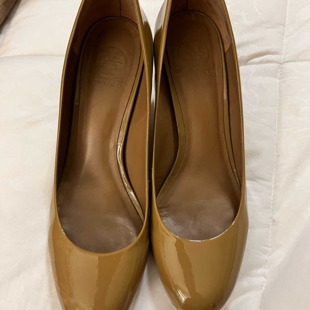 Tory Burch Camel Patent Leather Heels